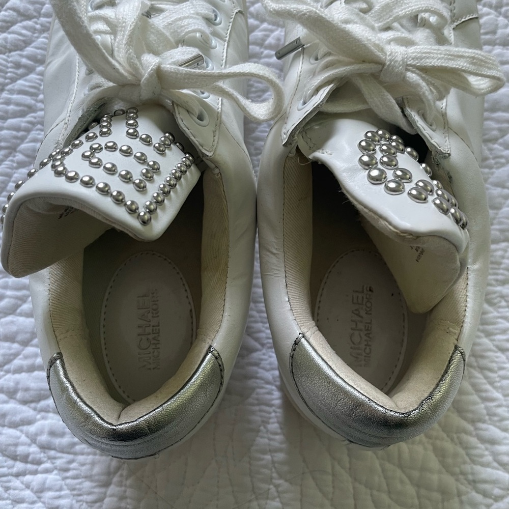 Womens Michael Kors Nailhead White Leather Upper Sneakers Size 7.5 - Picture 4 of 7
